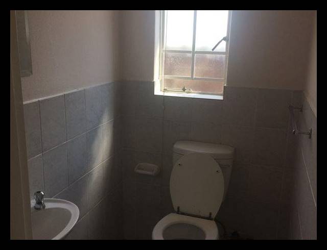 2 BEDROOM PROPERTY TO RENT IN WILGEHEUWEL